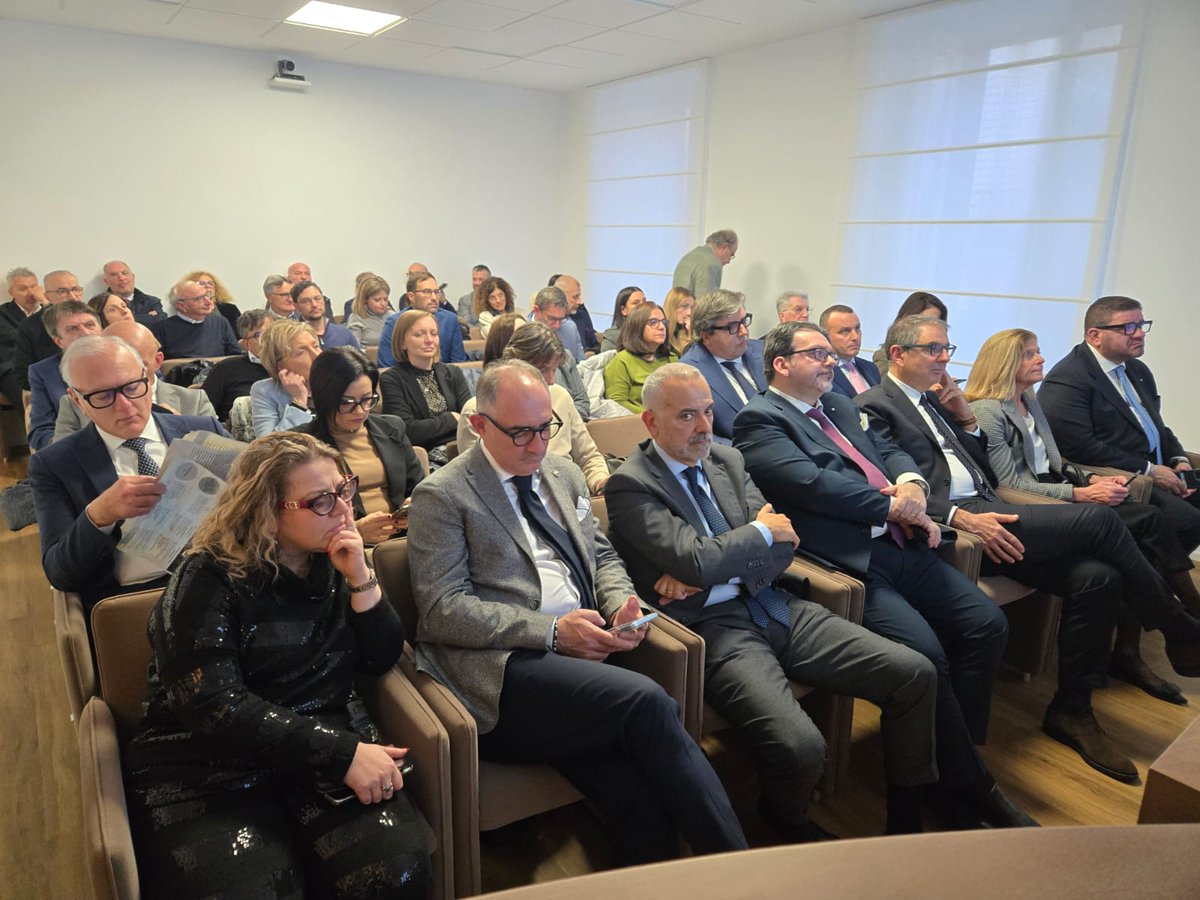 #Sostenibilità per la #competitività: iniziativa in collaborazione con Eni per illustrare alle imprese strumenti di sostegno alla transizione ESG. Con la VP <a href="/Confindustria/">Confindustria</a> Lara Ponti, l'assessore Laura Mongiello, Stefano Fasani di Open-es, Giuseppe Vignali <a href="/UniCredit_IT/">UniCredit Italia</a>