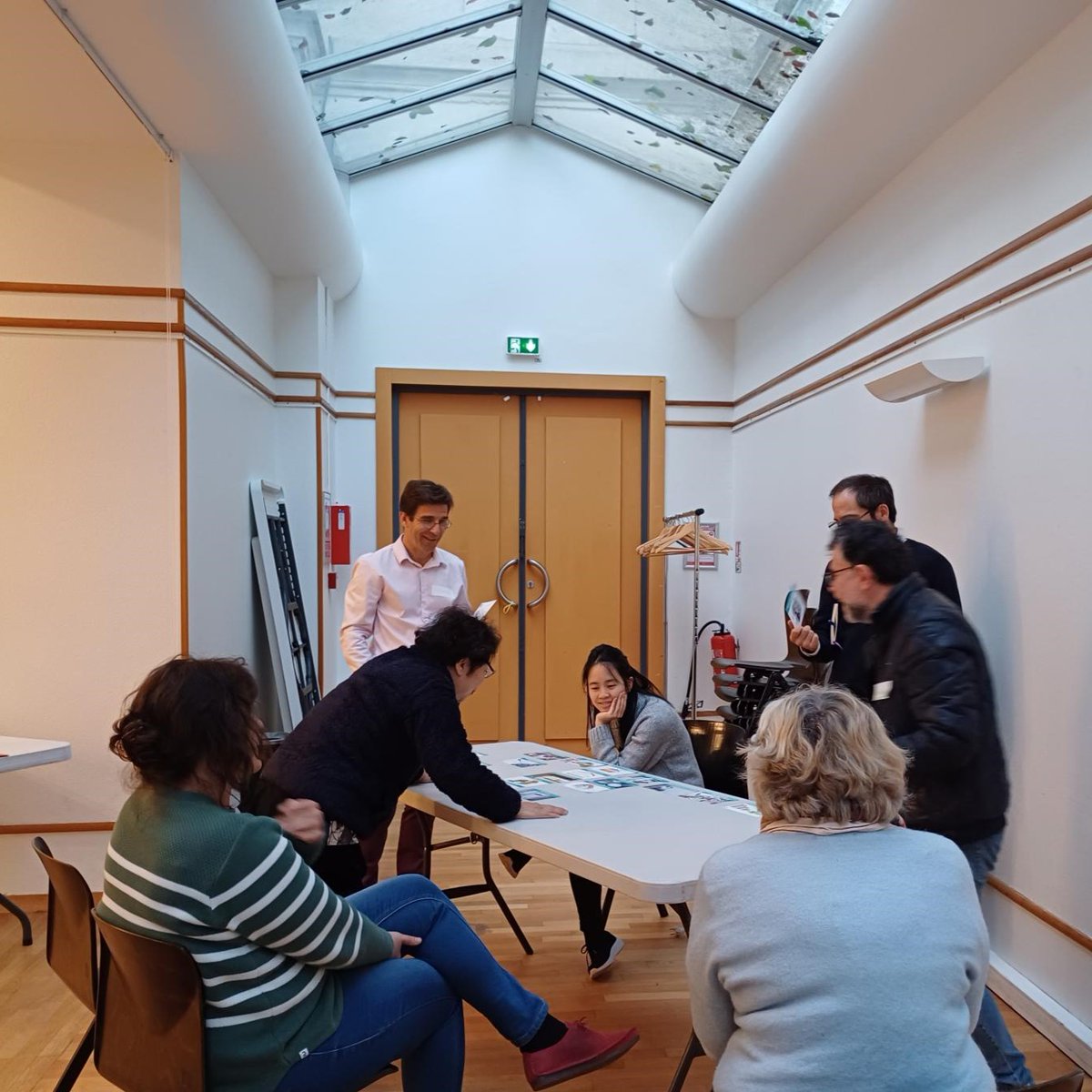 AparisClimat's tweet photo. 🧩🚧 Mieux comprendre les étapes d'un projet de rénovation énergétique à travers un format ludique et convivial avec la Fresque de la Rénovation.   
➡Nous organisions cette semaine un atelier d'intelligence collective.
Plus d'infos 👉 https://t.co/N4t0oiOy6f https://t.co/8rOPPVHVvB
