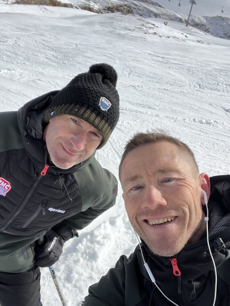 FlorentGautreau's tweet photo. L’⁦@AfterRMC⁩ sur les pistes de l’Alpe d’Huez..Mais où est Daniel ?? https://t.co/5TiLeIXwYV