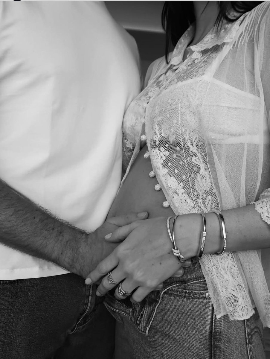 CleanData_'s tweet photo. Mediante una publicación en conjunto desde sus cuentas de Instagram, Max Verstappen y su pareja Kelly Piquet anuncian que serán padres. https://t.co/b8CKys06Ts