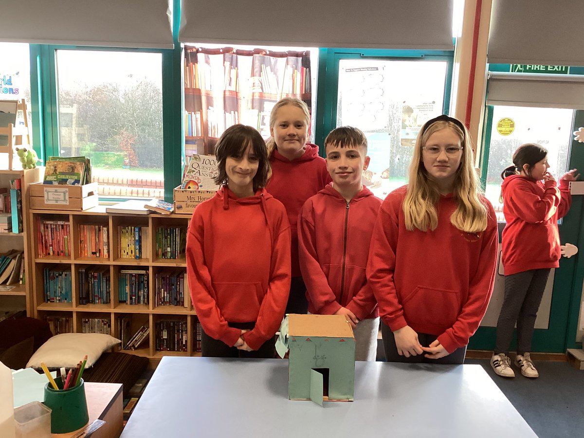 LauraShore6's tweet photo. Our completed favelas! #joeysdt @stjs_staveley https://t.co/LJ4SEIzR9a
