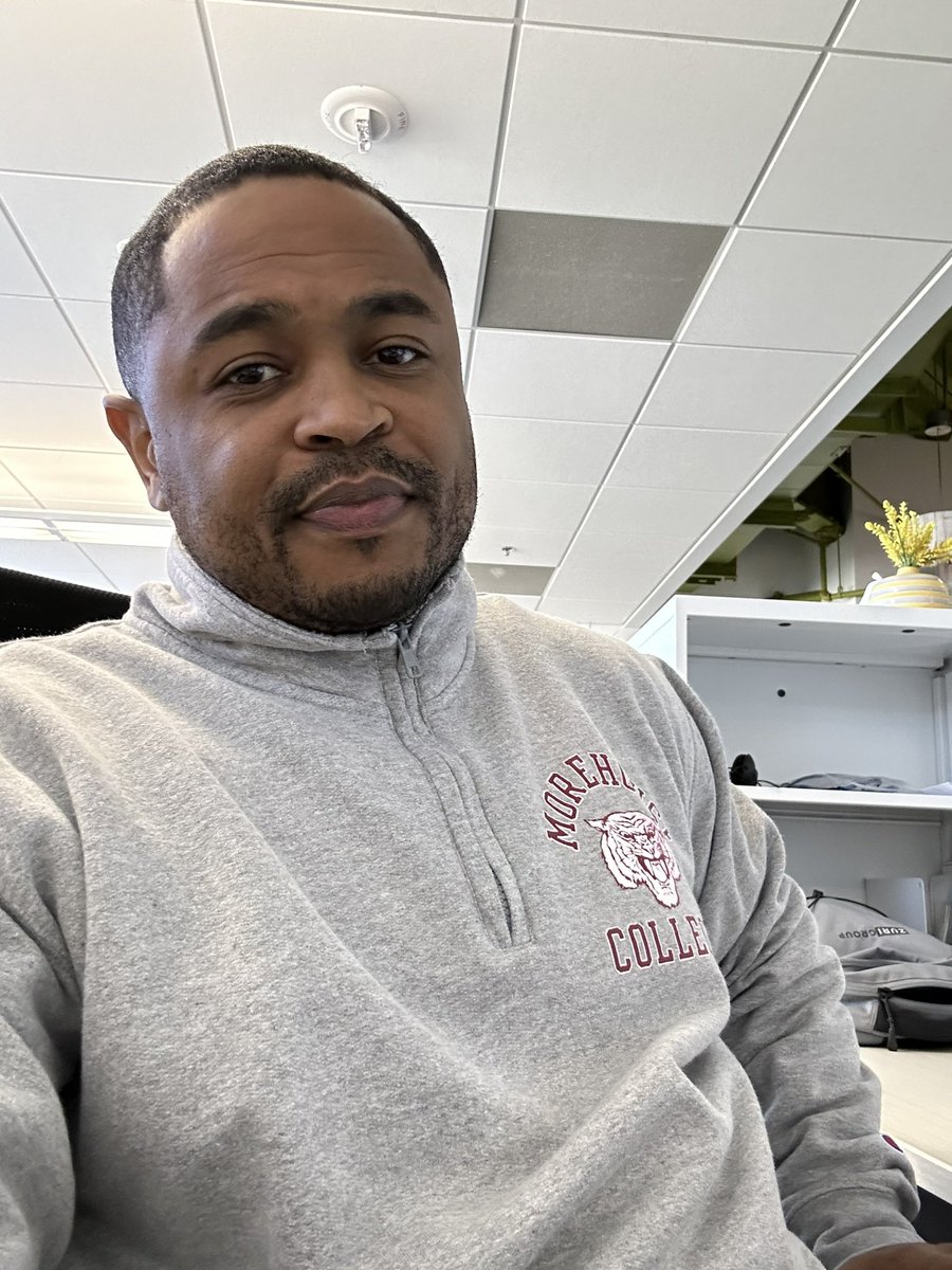 HimDownstrz's tweet photo. #WorkSelfie https://t.co/8vN5XC1OsI