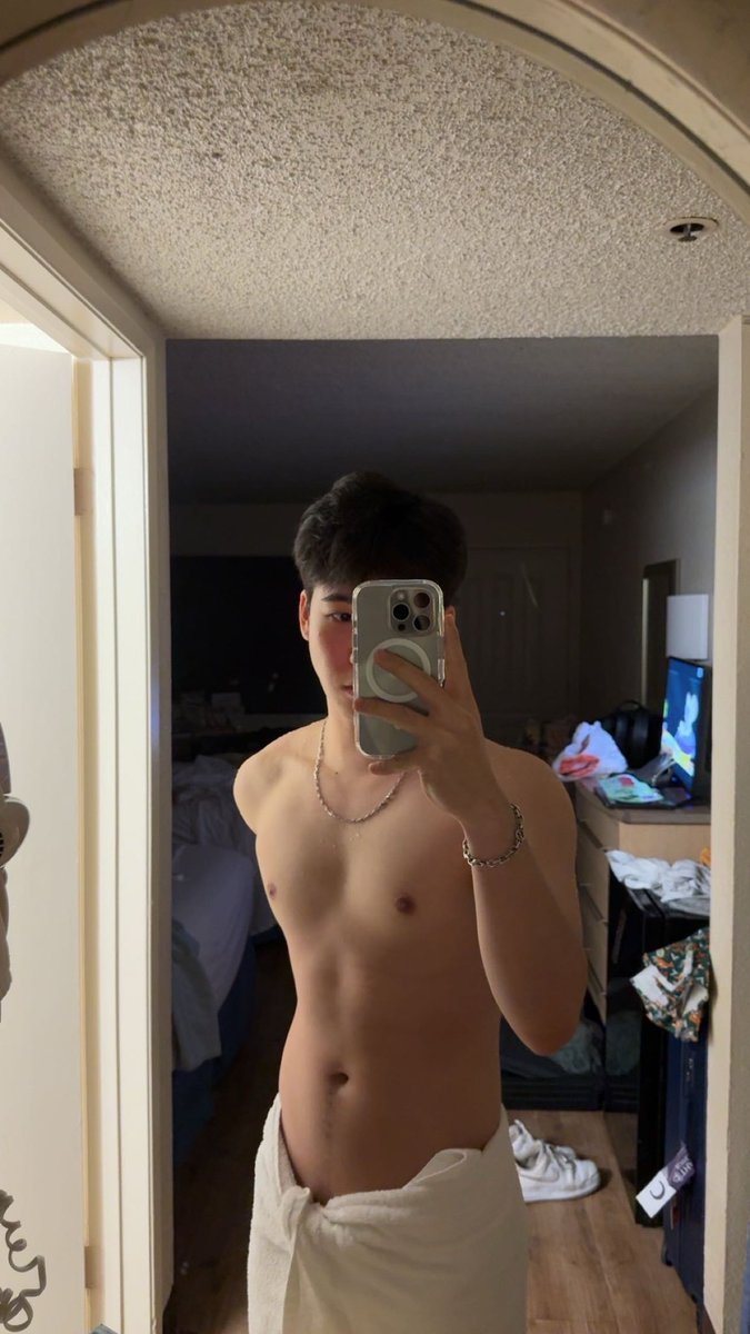 ผ้าเช็ดตัวเกือบหลุด 🥲👀🥵 ดูได้ใน ->

onlyfans.com/bennylock