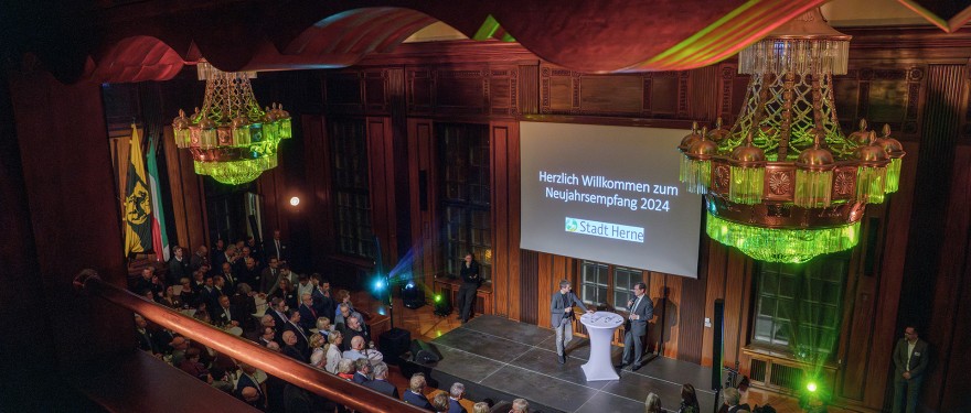 Stadt Herne (@stadt_herne) on Twitter photo 🥂 Oberbürgermeister Dr. Frank Dudda lädt 50 Bürger*innen plus Begleitung zum Neujahrsempfang der Stadt Herne am Montag, 13. Januar 2025, ein. Bewerbungen sind bis Freitag, 13. Dezember 2024, möglich, an: neujahrsempfang@herne.de
▶️ herne.de/Meldungen/News… 🥂 Oberbürgermeister Dr. Frank Dudda lädt 50 Bürger*innen plus Begleitung zum Neujahrsempfang der Stadt Herne am Montag, 13. Januar 2025, ein. Bewerbungen sind bis Freitag, 13. Dezember 2024, möglich, an: neujahrsempfang@herne.de
▶️ herne.de/Meldungen/News…