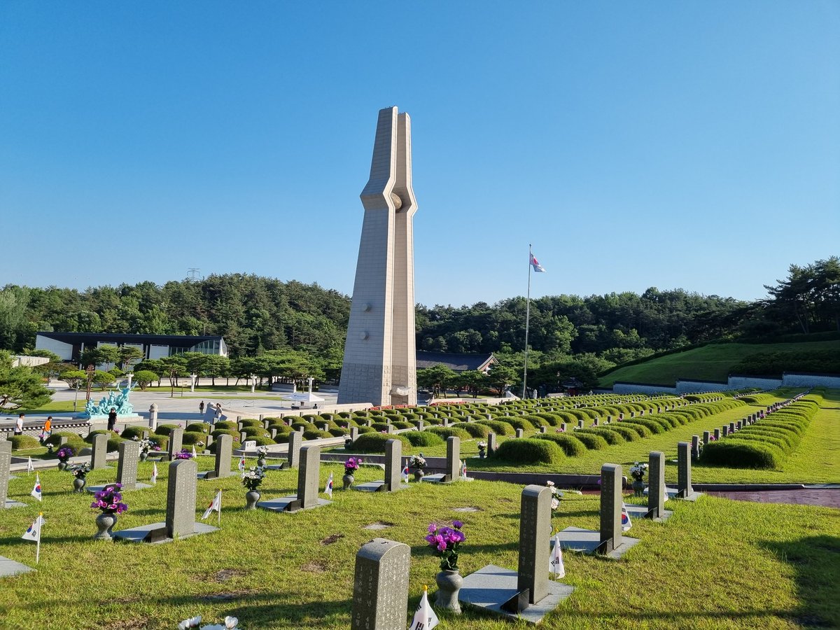 그냥 생각나서 올려 보는
작년에 찍은 광주 사진
힘들 땐 종종 이 날의 짧은 여행을 떠올리곤 한다.