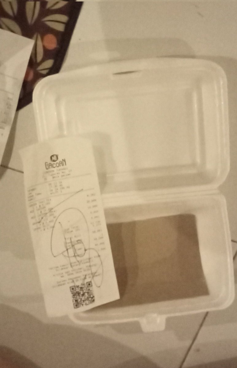 mivraey's tweet photo. GACOAN PUKIMAKKK. GUE BELI UDANG KEJU, MALAH DIKASIH STYROFOAM DOANG JINGGGGG https://t.co/vQtZsJtcEH