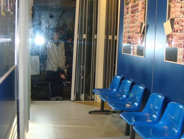 It’s all about the vibe. Between pastel walls and city corners, feeling effortlessly me. A fur coat, a confident pose, and the mood is set. 💫