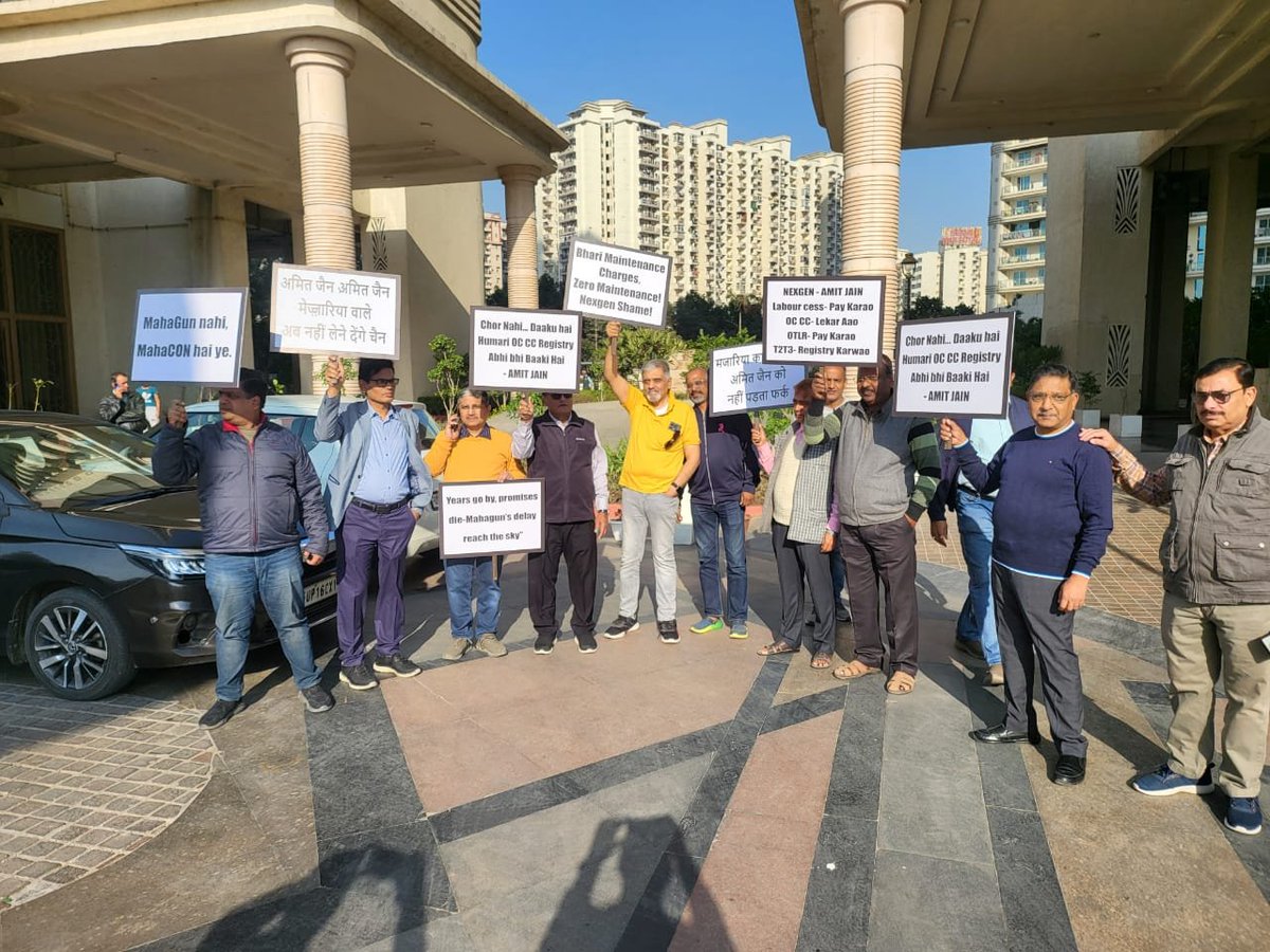 mfbwa's tweet photo. Protest by Mahagun Mezzaria flat Owners against Mahagun Group &amp; Noida Authority  for delay in project completion, Lack of facilities AND Inaction of Noida Authority to ensure compliance and allowing the builder to exploit Flat owners despite having fully paid for the flat. https://t.co/UPVMdWv2vC