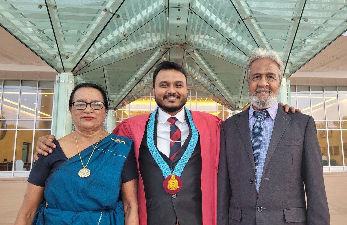 nalakadas's tweet photo. Finally completed my Masters in Media Research Degree ❤✌️
#MasterofArts #MediaReserch #universityofcolombo https://t.co/2F1o7ADcNN
