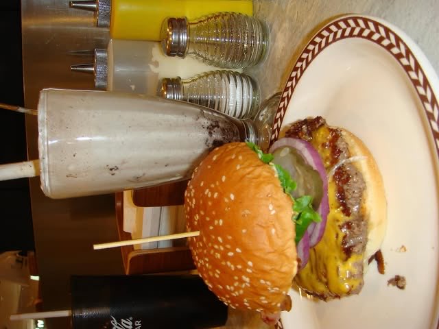 A cute doodle that made me smile and a burger that hit just right. Some days, happiness is in the simplest moments. 🍔🐰💛