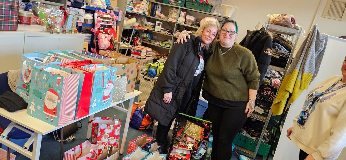 GreenhousComme's tweet photo. With Christmas approaching, our PDI Centre decided to buy an extra gift for charity.

Deb Roberts, Sales Administrator, dropped off the mountain of gifts to local Charity H2H.

#DAF #greenhousgroup #greenhouscommercials #greenhous #christmas #charity #gift https://t.co/s0SY9vCzsc