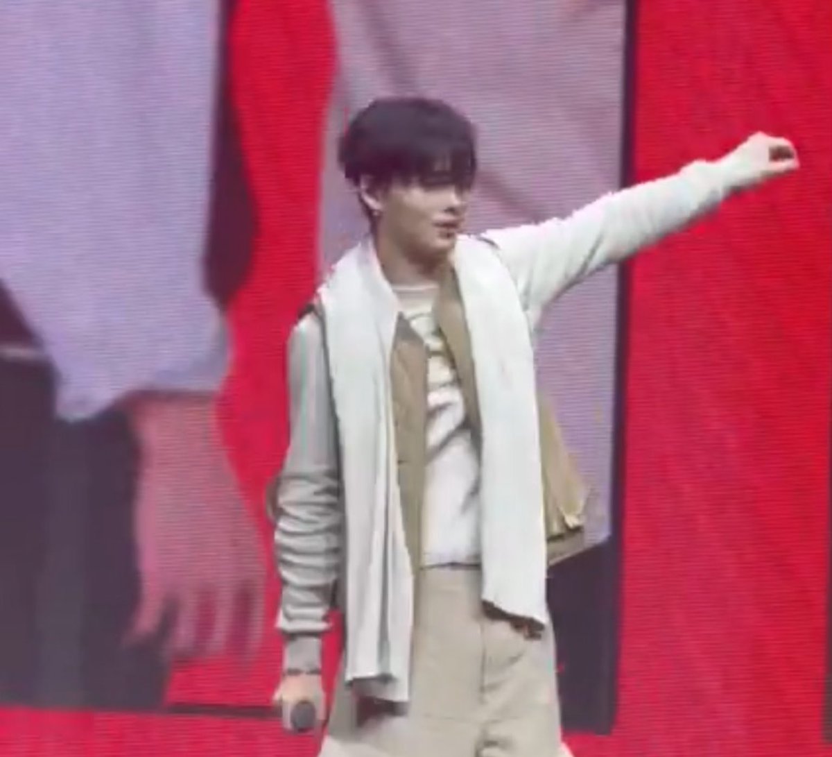 Puma24Girl's tweet photo. AHHH NI-KI’S LITTLE DUCKLING DANCEY DANCE!! 😭😭 HIS CUTENESS IS AT ITS PEAK TONIGHT!! 

#NI_KI #DES7INED_ENHYPEN_with_DUNKIN https://t.co/5dKvK7JWKw