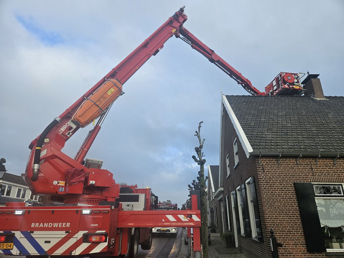 firefighter030's tweet photo. P 1 BR BRAND WONING (SCHOORSTEEN) DORPSSTRAAT SCHOONREWOERD 097131 087351 https://t.co/4kXTTGr5vE