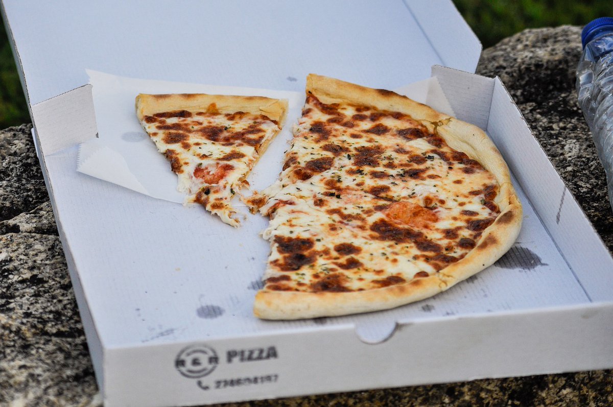 miamidadeswm's tweet photo. Are #pizzaboxes recyclable? The answer is yes! We would prefer the box to be clean but if it has a little grease on it, it’s fine! Always remember to #RecycleRight
For more information about recycling, visit the link in our bio. https://t.co/oifm9wA1oA