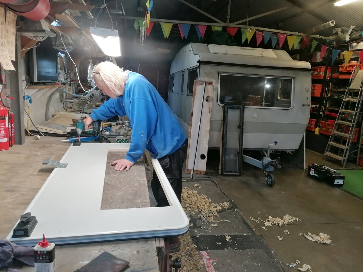 TheEnglishCarav's tweet photo. Fabricating a new door for the Laika motorhome! ♥️♥️♥️
#theenglishcaravancompany #vintagecaravanworkshop #caravanworkshop #motorhomerepair #laikamtorhome #rottenwood https://t.co/8mULuIwIkb