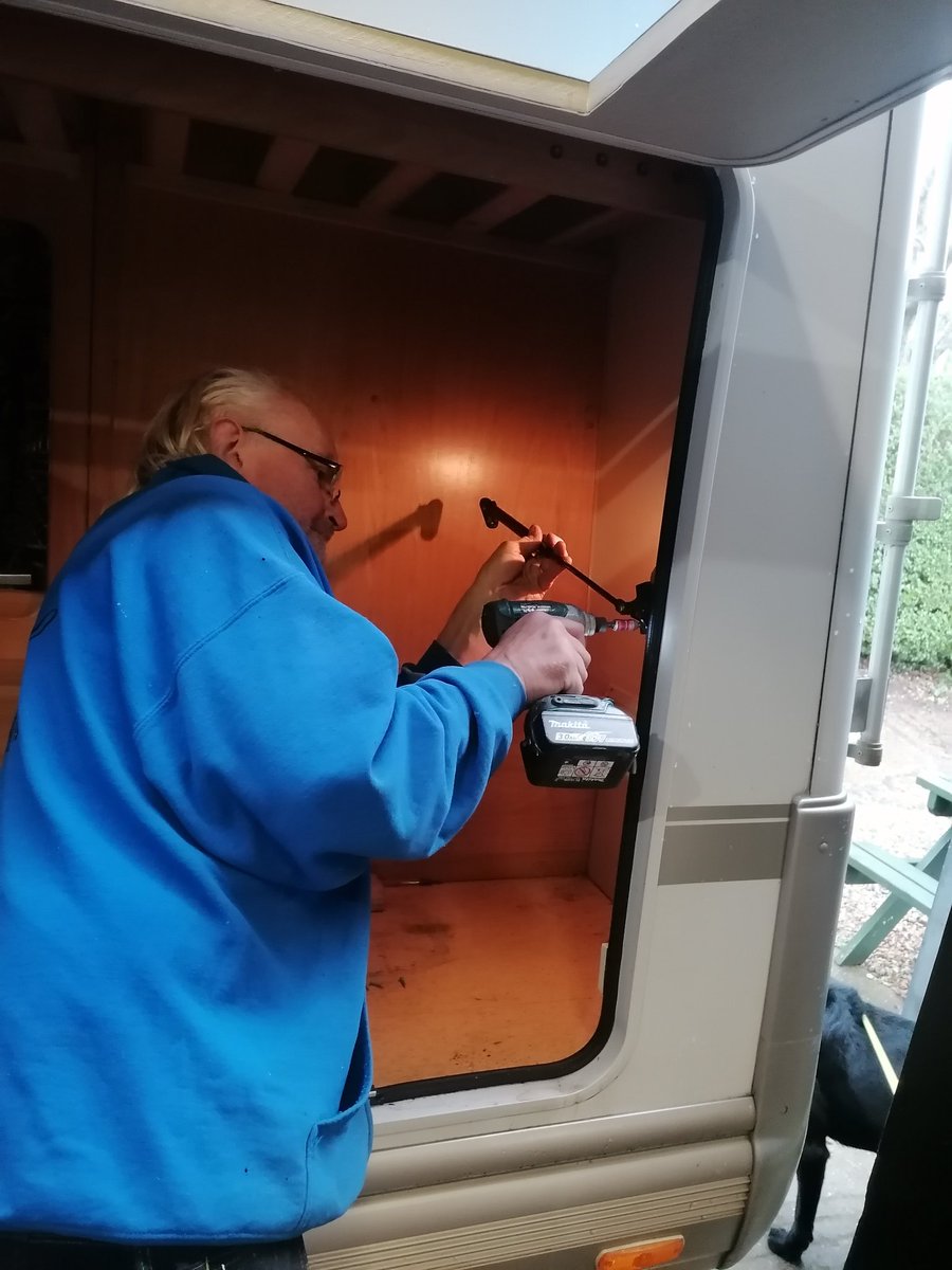 TheEnglishCarav's tweet photo. Fabricating a new door for the Laika motorhome! ♥️♥️♥️
#theenglishcaravancompany #vintagecaravanworkshop #caravanworkshop #motorhomerepair #laikamtorhome #rottenwood https://t.co/8mULuIwIkb