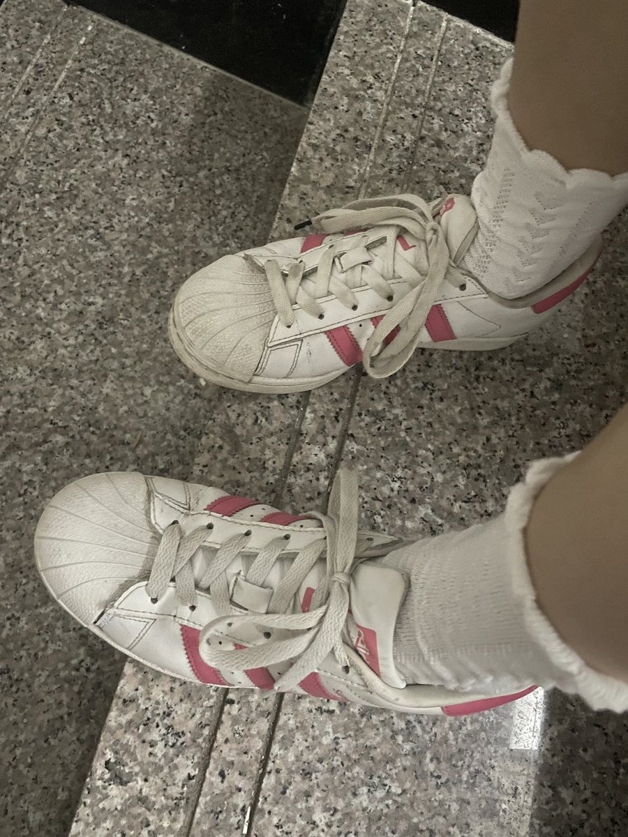 ILOVEX520's tweet photo. 后续，看上去这么清纯的大学妹子，鞋子和嫩b都被一起内射了😍
#打胶 #保养 #射鞋 #玩鞋 #原味 #毁鞋 #尿鞋 #扫楼 #扫楼打胶 #恋足 #母狗 #母狗女大学生 https://t.co/RFrdt2axVB