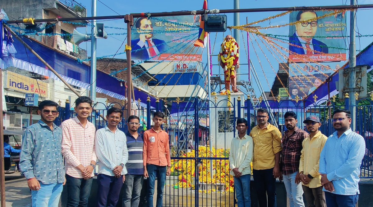 AbvpBeed's tweet photo. भारतीय राज्यघटनेचे शिल्पकार,भारतरत्न डॉ.बाबासाहेब आंबेडकर स्मारकास महापरिनिर्वाण दिनानिमित्त अभाविप बीड शाखेच्या वतीने पुष्पहार
अर्पण करून अभिवादन करण्यात आले,यावेळी अभाविप शहर सहमंत्री आशिष वारे,राघवेंद्र कुलकर्णी तसेच अभाविप कार्यकर्ते उपस्थित होते. #महापरिनिर्वाण_दिन #abvpbeed https://t.co/Q27n6yK8WR