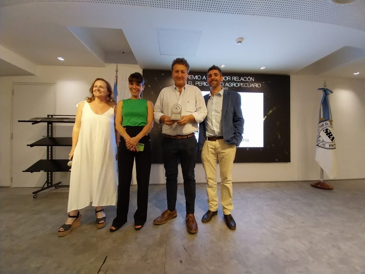 Ganamos el Premio a la "Mejor relación con el periodismo agropecuario" que <a href="/AgroPeriodistas/">CAPA | Oficial</a> entregó por primera vez este año con votos de todo el país 🏆
