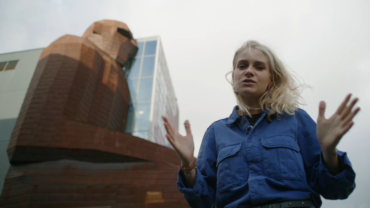 Je lichaam is net een waanzinnige fabriek, vol met duizenden machinetjes. Als één van die machinetjes het niet goed doet, heet dat een Metabole Ziekte. Janouk ontmoet verschillende kinderen met verschillende metabole ziektes. klokhu.is/metaboleziekte