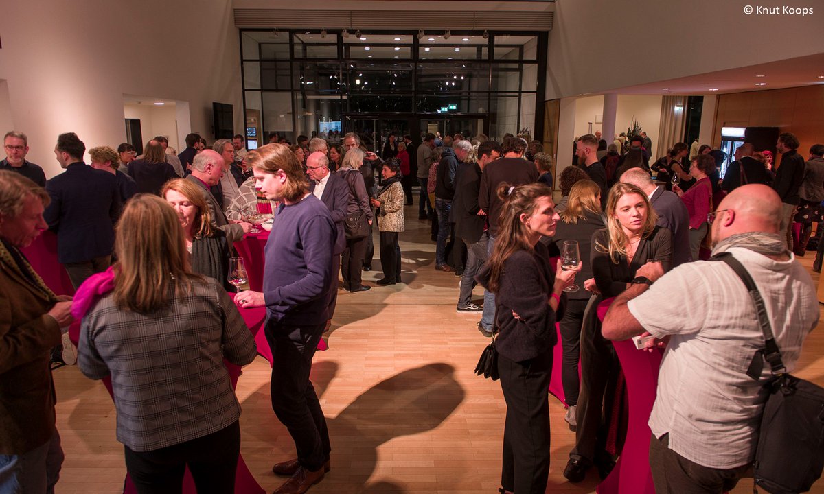 Safe the Date! Das Roman Brodmann Kolloquium mit anschl. Preisverleihung findet am 7.5.25 in der Vertretung des Landes Rheinland-Pfalz beim Bund statt (In den Ministergärten 6, 10117 Berlin). Bis 20.22.25 Filme für den Roman Brodmann Preis einreichen! hdf.de.