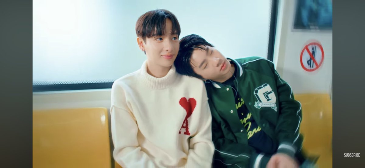 Jintaphat4's tweet photo. อะไรนะคะ รถมันเบรกแรงเกินหรอคะะะะ💖😖

 #ข้างๆยังว่างMV
#ออฟกัน @off_tumcial @Atthaphanp https://t.co/lL9irEffdT