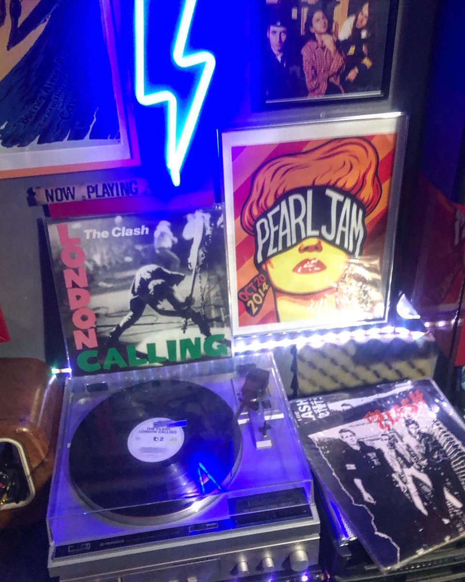 Listening to #TheClash “London Calling” ❤️🤘🔥