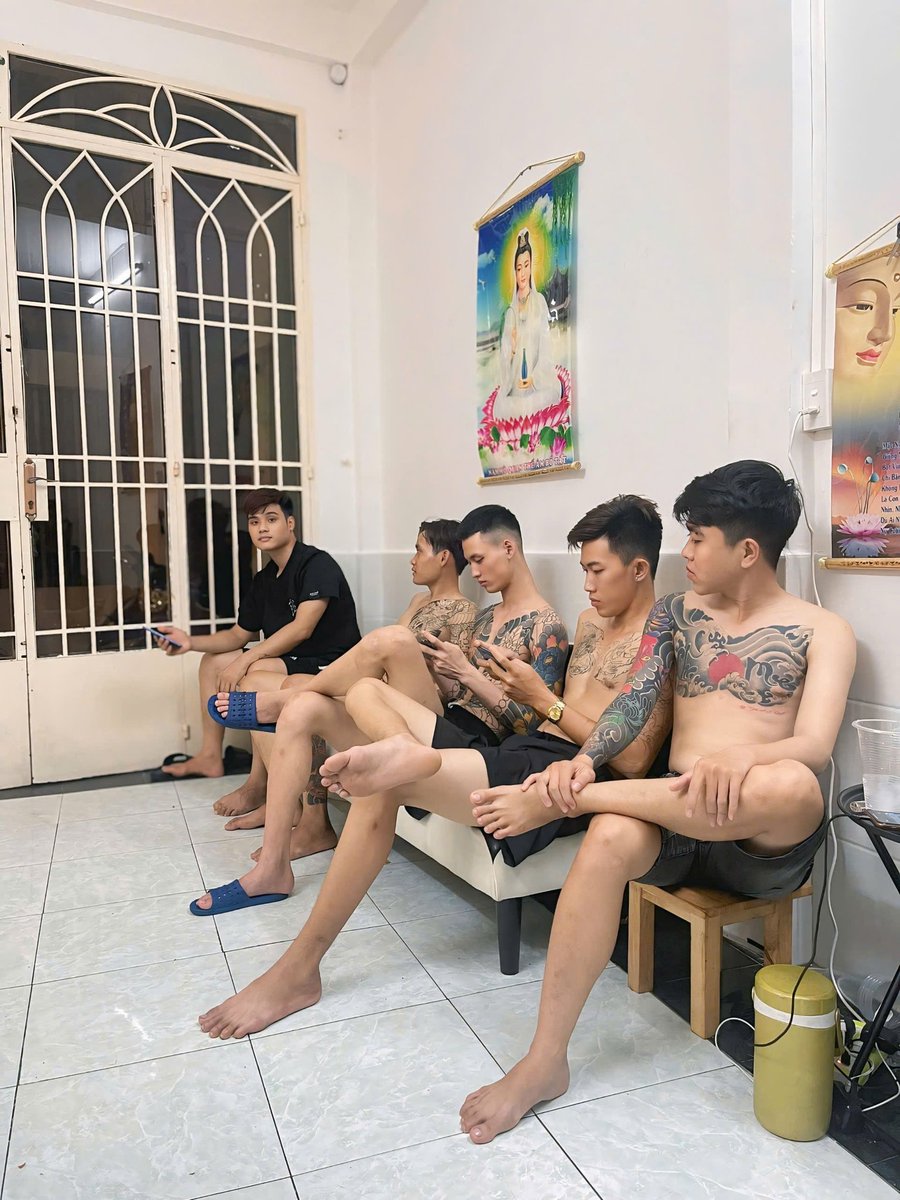 AnhPhan01613757's tweet photo. Dàn NV phục vụ ace , cần LH 0948123041 https://t.co/6rxMd1sevG