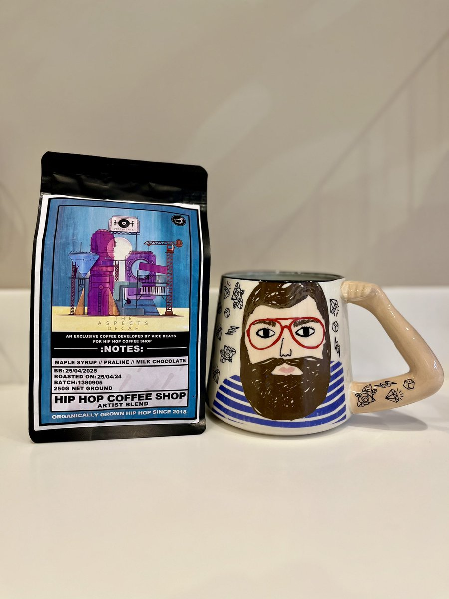 DJDS79743329's tweet photo. Big up to my man, #ViceBeats, who had a competition, based around his incredible Aspects album and I won the silver prize (or is that Da Silva prize..Sorry 🤣). This was
It contained a T, stickers, #bandcamp code, a DIY rocket & a pack of Aspects coffee!!! Day officially made!! https://t.co/77bO0PWxSz