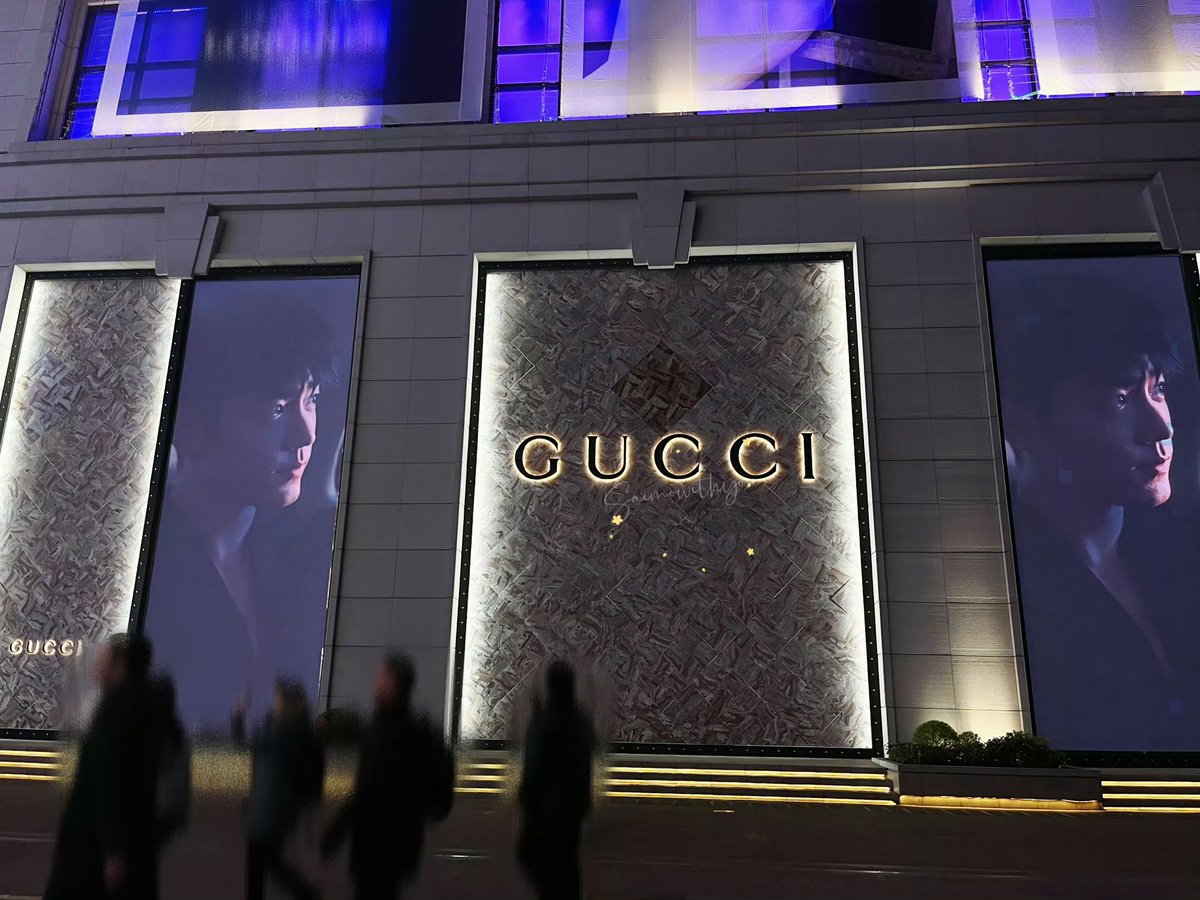 #XiaoZhan's latest expansion has been launched again, and it’s being launched globally and starting from overseas. Gucci's global material, which brought together foreign actors and Xiao Zhan, the concept brought all the guests in Florence, the birthplace of Gucci, together to