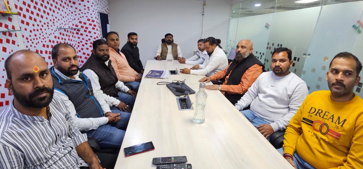 दैनिक भास्कर कार्यालय में व्यापारी संवाद 

#दैनिकभास्कर #Dainikbhaskar #servhitvyaparmandal #सर्वहित_व्यापार_मंडल #VyaparMandal #rajkumaryadav