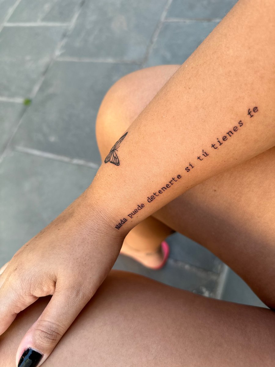 sccplai's tweet photo. 06.12

Día de nuestra guerrera invencible, ella que enseñó a la niña de 13 años (en 2006) a no dejar de soñar, que nada puede detenerte si tienes fe. Gracias Dulce por tus canciones que me han apoyado en tantos momentos. ¡Te quiero mucho! @DulceMaria 

FELIZ CUMPLE DULCE https://t.co/ONGD6ZSbjq