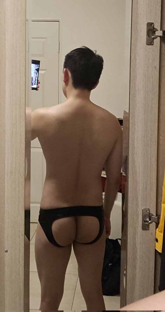 achi945's tweet photo. 有人把買來穿不下的後空塞給我 結果我也快要穿不下
請��家購物時務必看清楚尺寸 https://t.co/y1X4Or0FS0