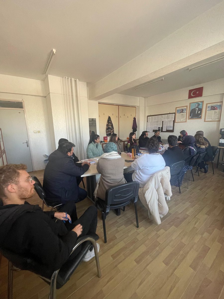 Şube müdürümüz Sayın Servet Sema KORKMAZ okulumuzu ziyaret ederek öğretmenlerimiz ile bir araya geldi.<a href="/meb/">Maria Elena Boschi</a> <a href="/Gaziantep_MEM/">Gaziantep İl Millî Eğitim Müdürlüğü</a> <a href="/NizipilceMEM/">Nizip İlçe Milli Eğitim Müdürlüğü</a> @Cgnde <a href="/ServetSemaKork3/">Servet Sema Korkmaz</a>