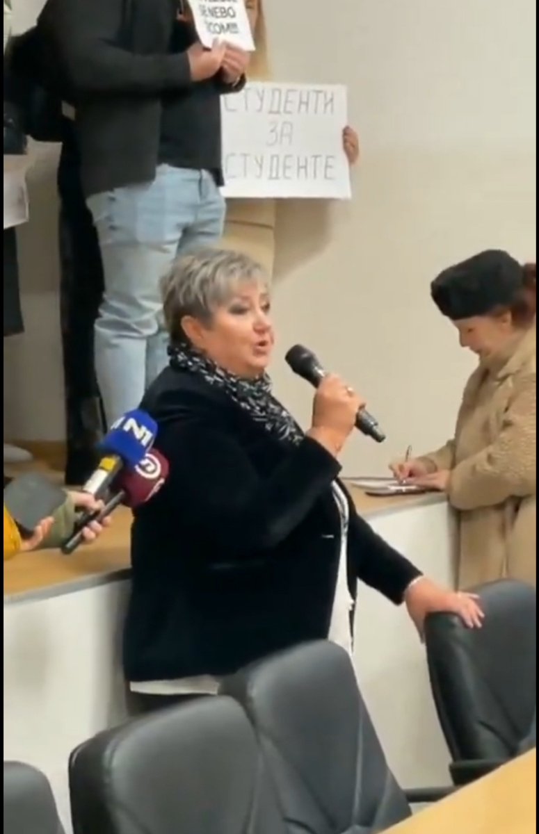preokretnis's tweet photo. #15miutaza15žrtava , #Niš je zastao i ovog petka!
#blokada #studentizastudente #filozofskifakultet #StudentProtest #profesori #školstvo #solidarnost #podrška #odgovornost #društvo #krvaveruke #pravda #srbija @pokret https://t.co/ZZnXXXAYws