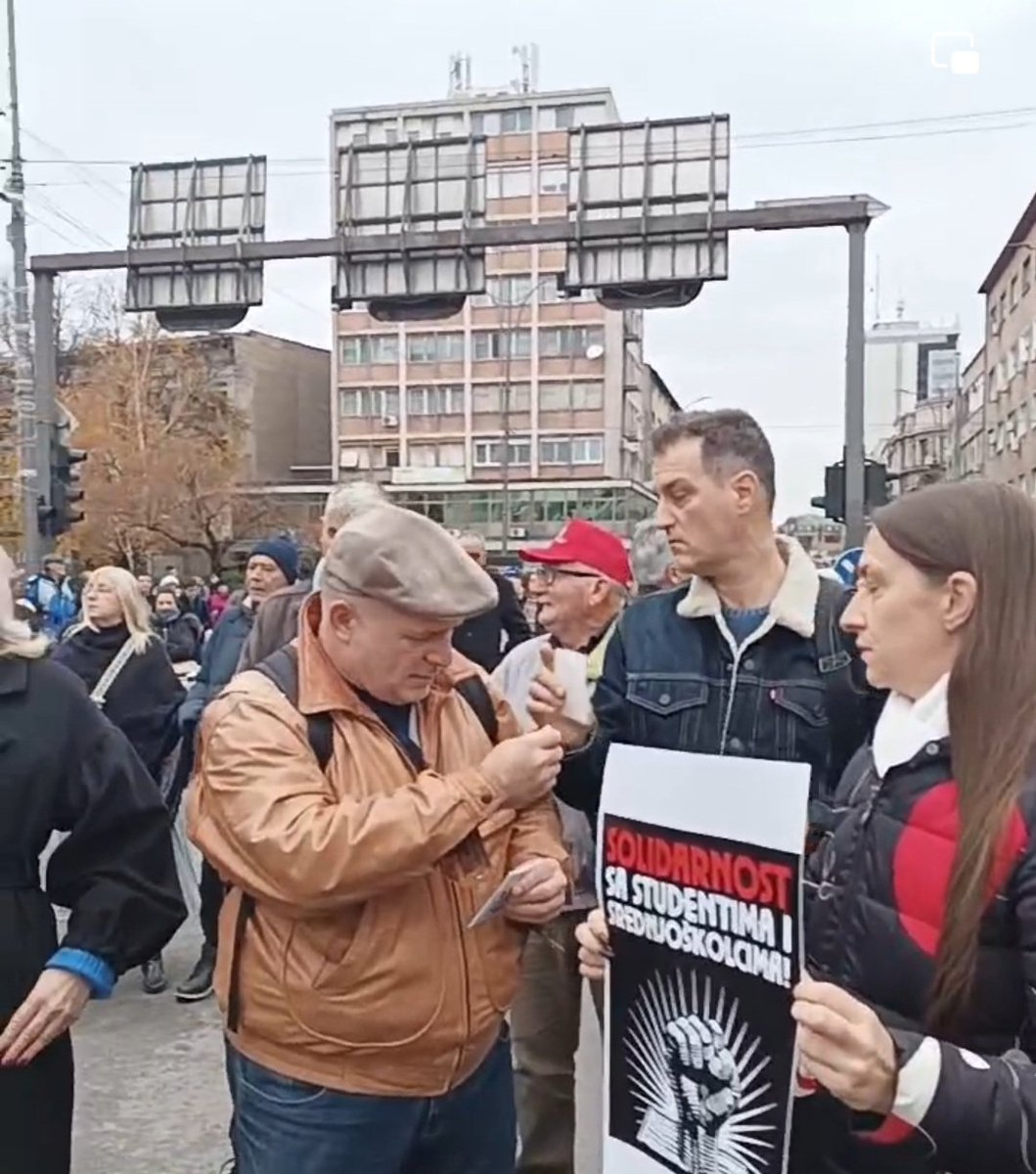 preokretnis's tweet photo. #15miutaza15žrtava , #Niš je zastao i ovog petka!
#blokada #studentizastudente #filozofskifakultet #StudentProtest #profesori #školstvo #solidarnost #podrška #odgovornost #društvo #krvaveruke #pravda #srbija @pokret https://t.co/ZZnXXXAYws