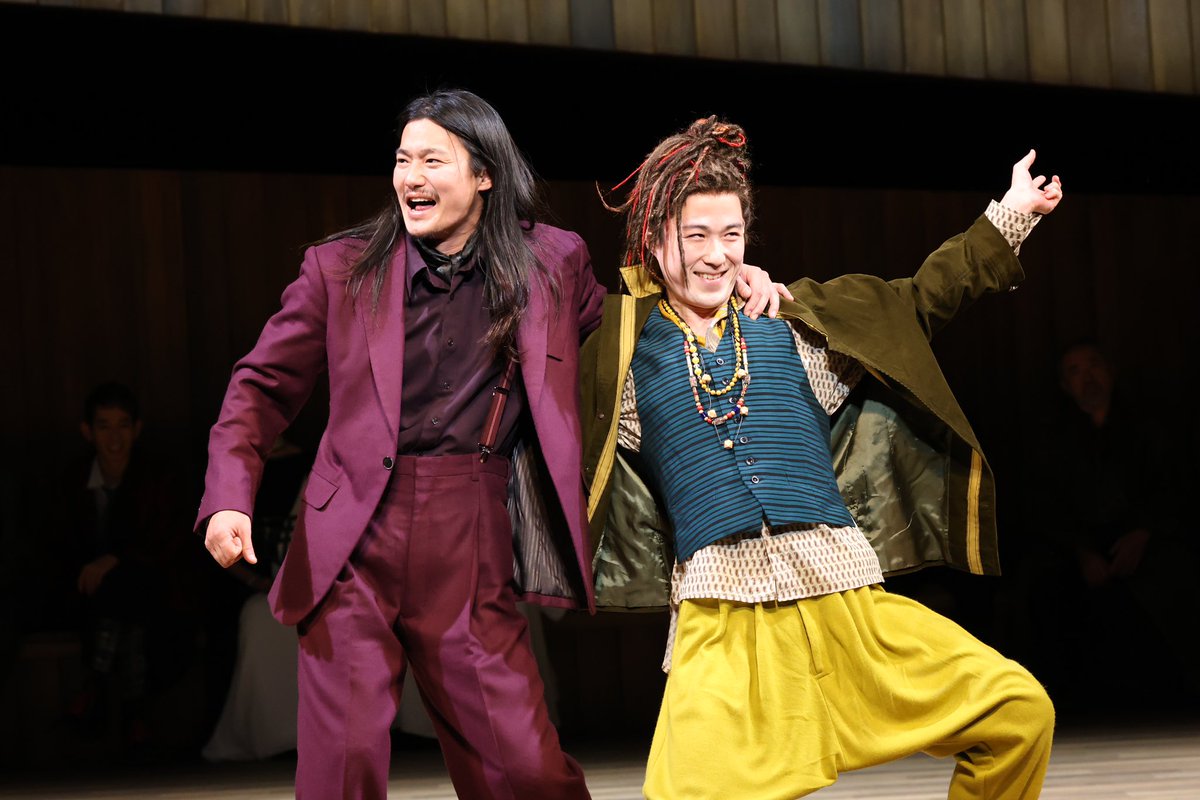 venice_stage's tweet photo. 本日、ついに初日の幕が開きました✨

ご来場いただいた皆様、誠にありがとうございました☺️

皆さまに楽しんでいただけるよう
カンパニー一同、千秋楽まで駆け抜けて参ります！
引き続き応援のほどよろしくお願いいたします⚖️❤️

#ヴェニスの商人 https://t.co/Bof60Jl0ER