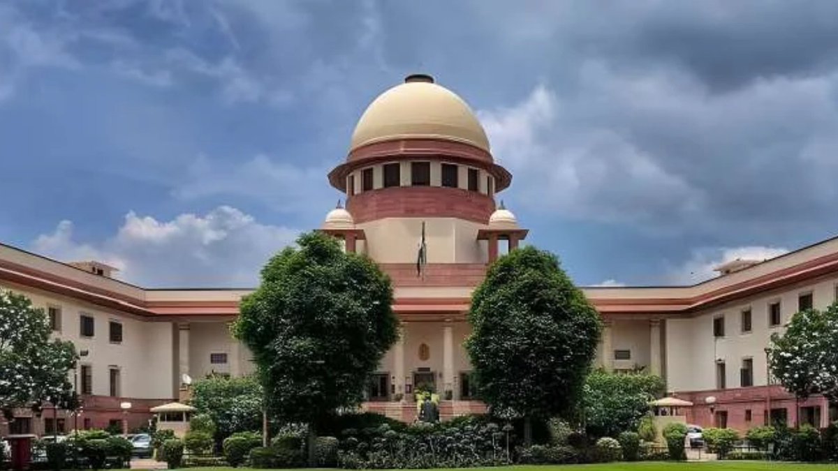 Chain_report_01's tweet photo. 🚨 BREAKING: 

The Indian Supreme Court suggests watching Narcos &amp; Breaking Bad to understand drug syndicates while denying bail in an NDPS case.

Justice Sharma says: "You can't fight them; they’re killing the youth of this country."📺

#SupremeCourt #India #Narcos #BreakingBad https://t.co/KNsSHCaUwb