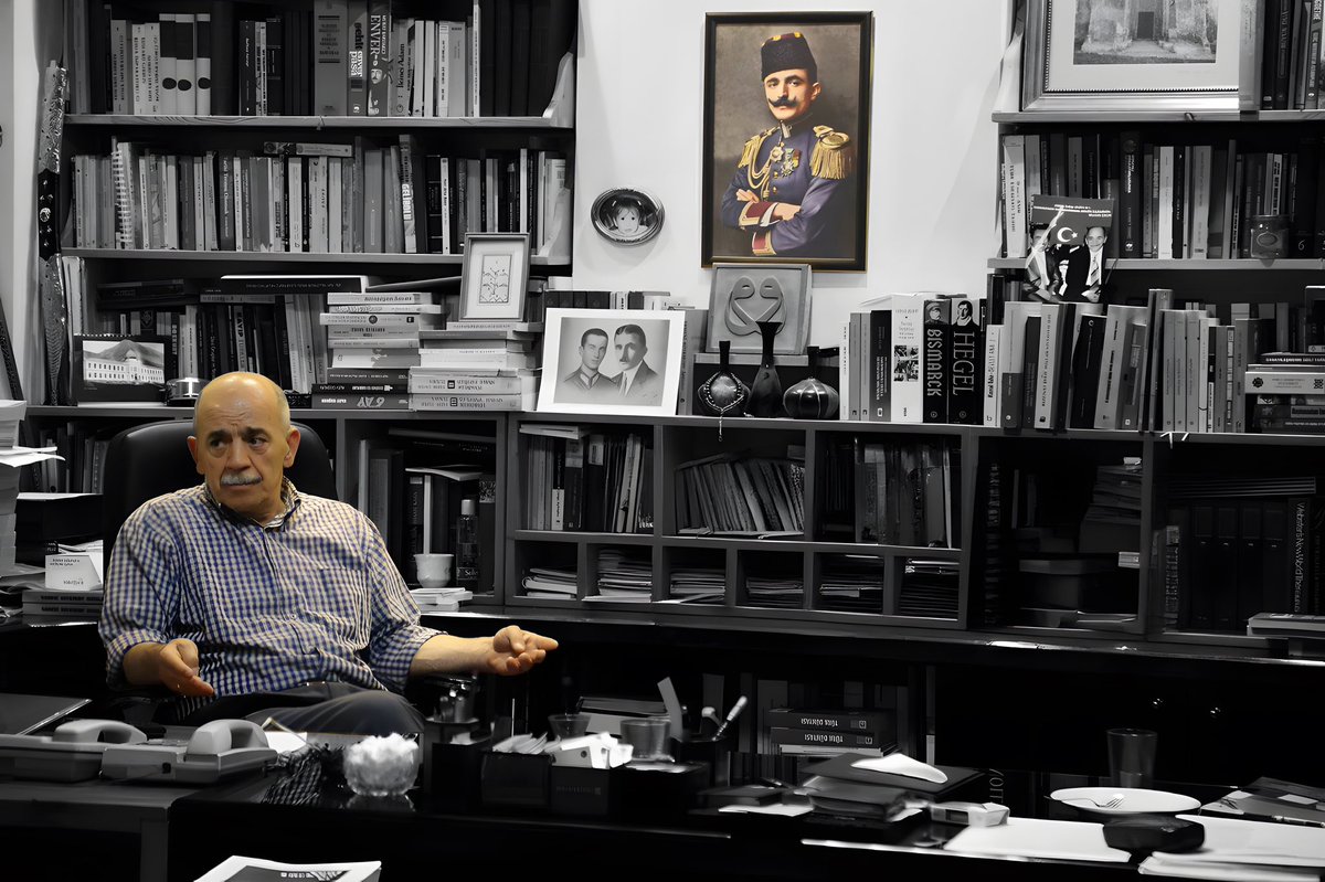 Anadolu'nun bağrından Başkente düşen bir ruh ve gönül mimarı…
Enver Paşa üniformalı bir münevver…
Milliyetçiliğin kalesi…
Türkülerle, Türklüğün acılarına merhem süren bir derviş…
Türkiye'nin birikimini "Türkiye Günlüğü"nde, milletin hizmetine sunan bir fikir işçisi…
Bizim