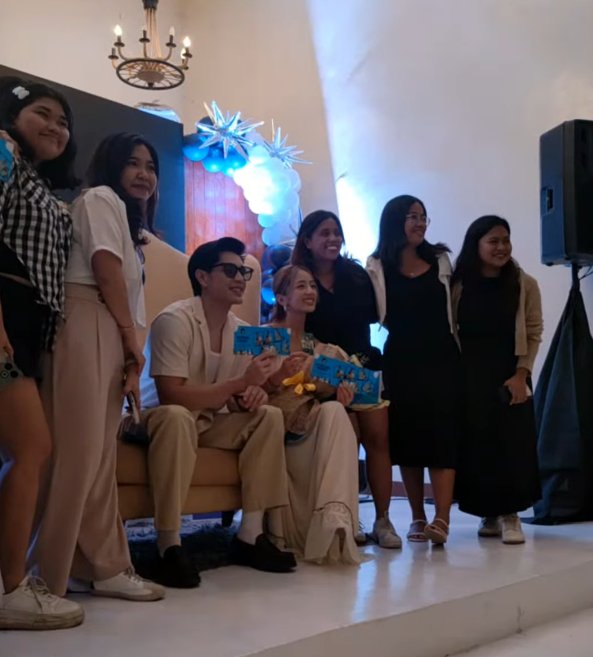 Mochiisznn's tweet photo. Our WORKING HOMIES w/ HyGab !
We Love you guys!! Thank you ππ
HYGAB HOMECOMING DAY
#HyacinthCallado | #GabLagman
#WelcomeHomeHyGab | #ChasingInTheWild https://t.co/uls4ToDDzf