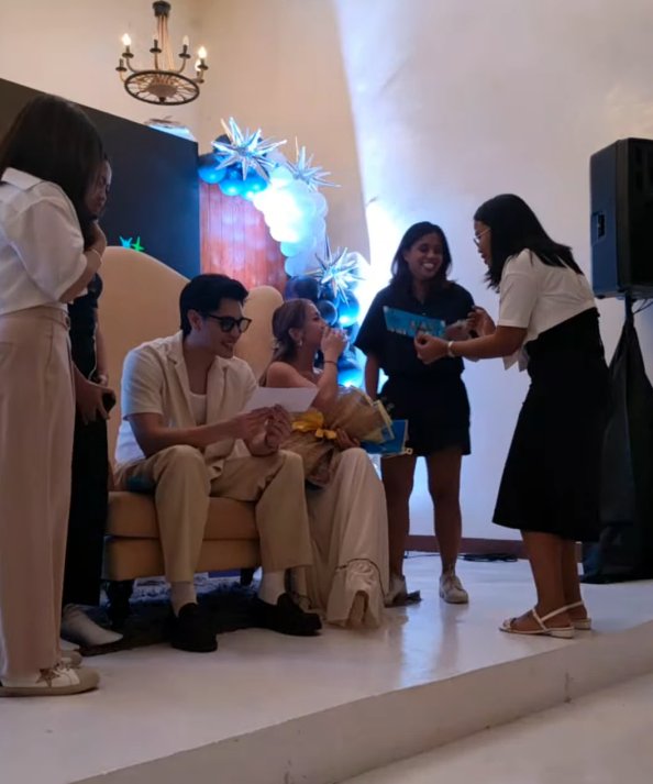 Mochiisznn's tweet photo. Our WORKING HOMIES w/ HyGab !
We Love you guys!! Thank you ππ
HYGAB HOMECOMING DAY
#HyacinthCallado | #GabLagman
#WelcomeHomeHyGab | #ChasingInTheWild https://t.co/uls4ToDDzf