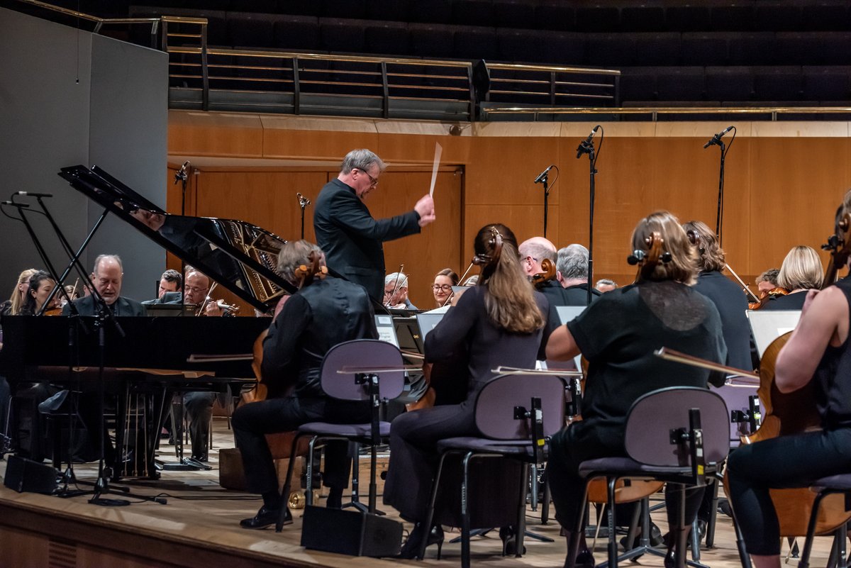 BBCPhilharmonic's tweet image. Just a few days left to listen to our concert from 2 November at @BridgewaterHall with our Chief Conductor @johnstorgards. 🎶
Listen now on @BBCSounds.
bbc.co.uk/sounds/play/m0…
📸 Chris Payne