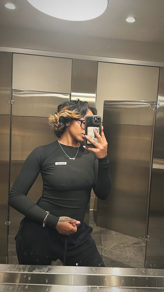 giherbb's tweet image. guess my favorite color.