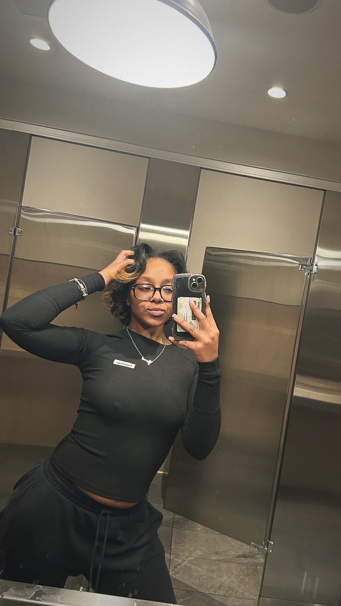 giherbb's tweet image. guess my favorite color.