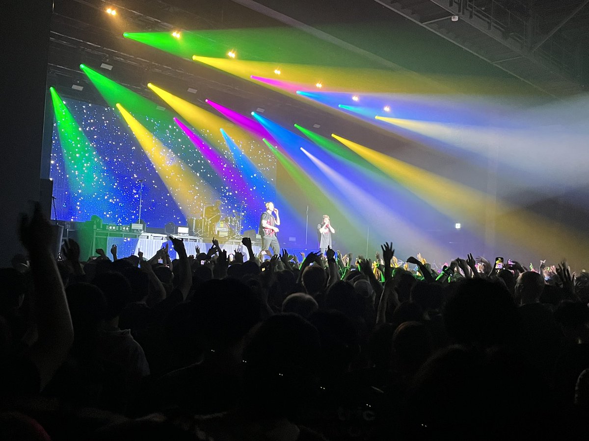 vn_4v's tweet photo. 2日は楽しかったなー
ピョンピョンし過ぎて外反母趾が悪化してしまった

#ElectricCallboy https://t.co/zmWWiGEMDI