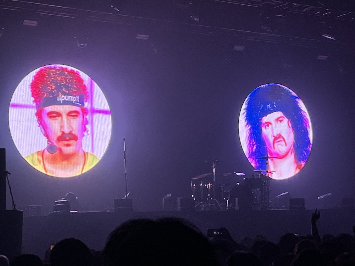 vn_4v's tweet photo. 2日は楽しかったなー
ピョンピョンし過ぎて外反母趾が悪化してしまった

#ElectricCallboy https://t.co/zmWWiGEMDI