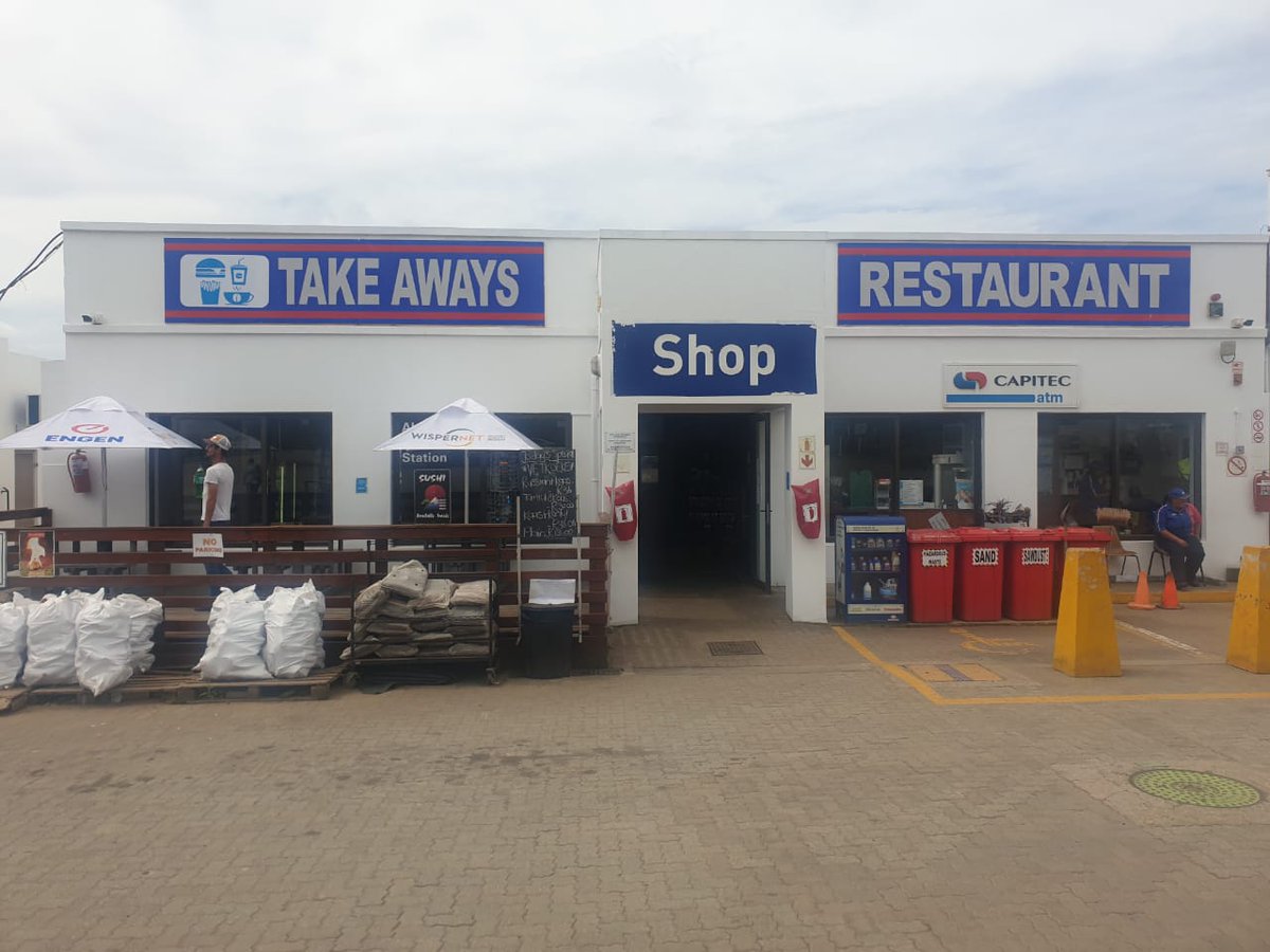 ecominibins's tweet photo. Engen Albertinia took another 4 boxes of #EcoMiniBins this week Great to see how well they selling &amp; the positive reports from the staff &amp; public👌Now to get into more @Engen_SA forecourts👍
#albertinia #engen #SouthAfrica #Sustainability #localislekker #gardenroute #ecofriendly https://t.co/sEfmyzxYPY