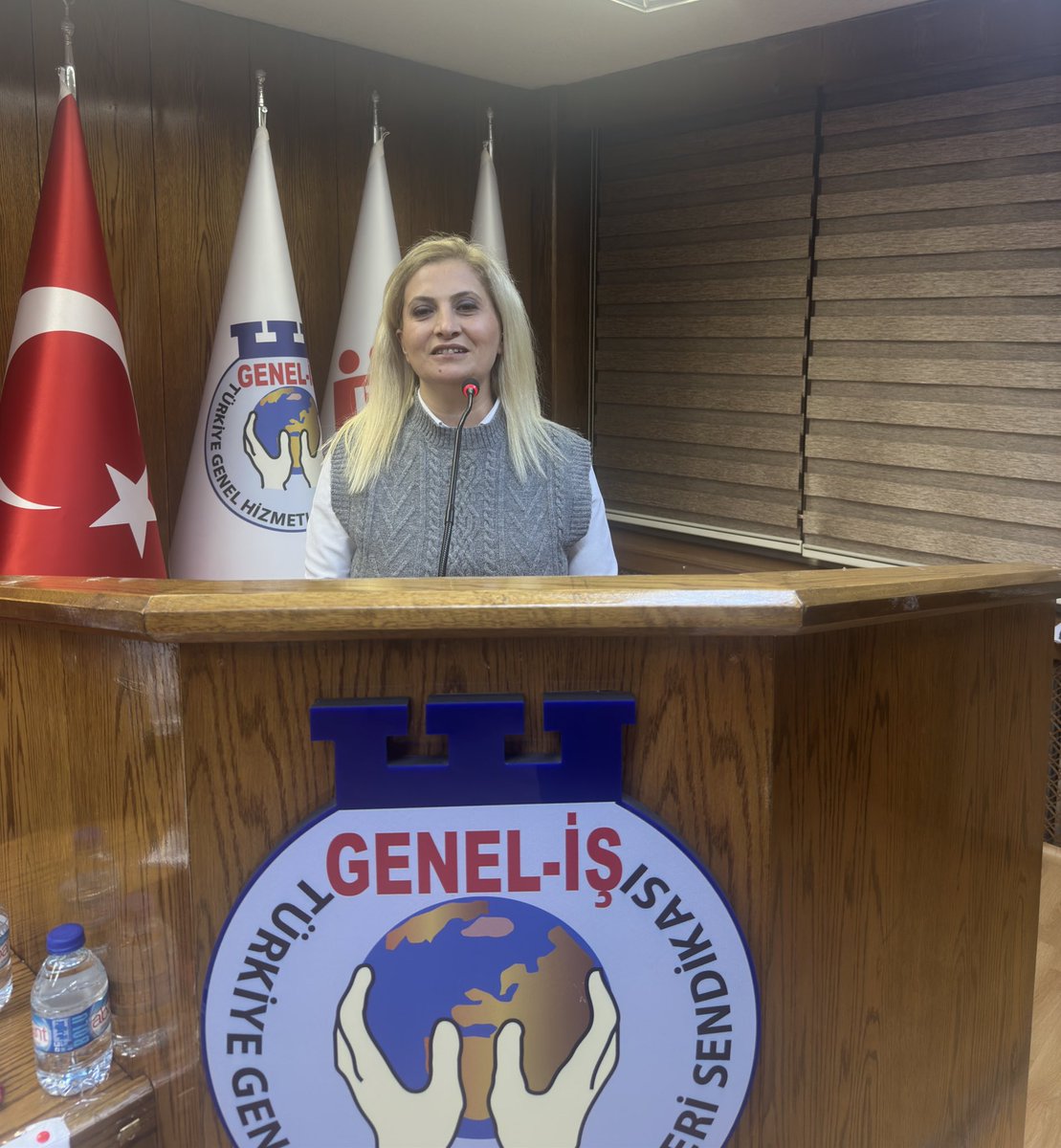 DiSK_Genel_is's tweet photo. İstanbul 5 Nolu Şube Başkanımız Nebile Irmak Çetin, İzmir 1 Nolu Şube Başkanı Engin Topal, İzmir 2 Nolu Şube Başkanı Ercan Gül, İzmir 3 Nolu Şube Başkanı Serap Yılmaz söz aldı. https://t.co/s94qZqO4Fo