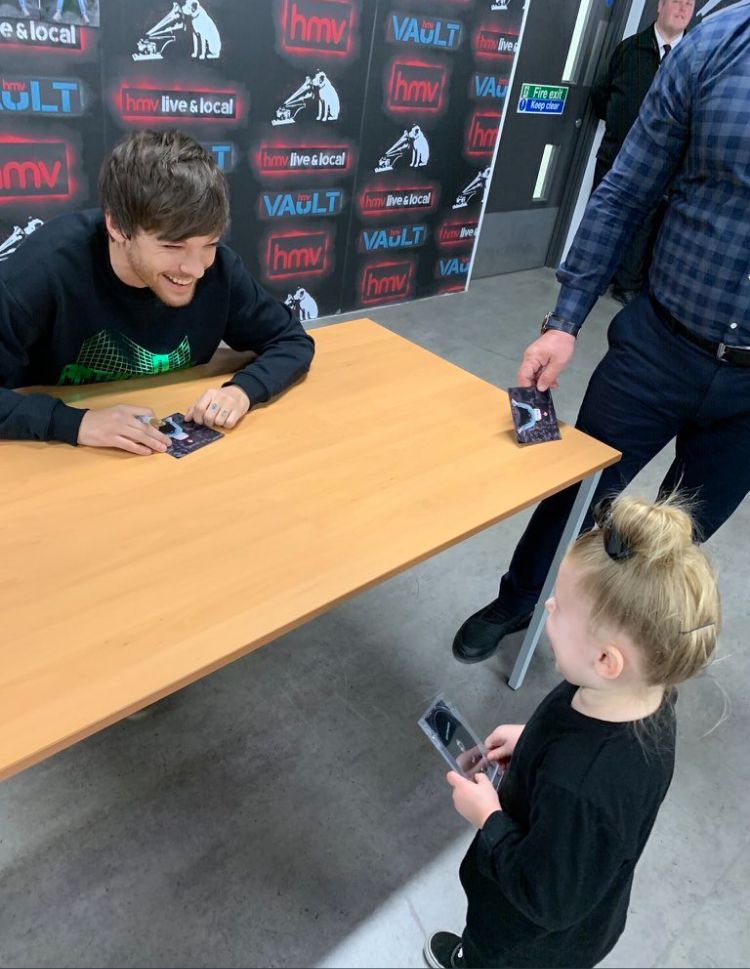 theskylinson's tweet photo. baby x2 https://t.co/nZkD05RKTf