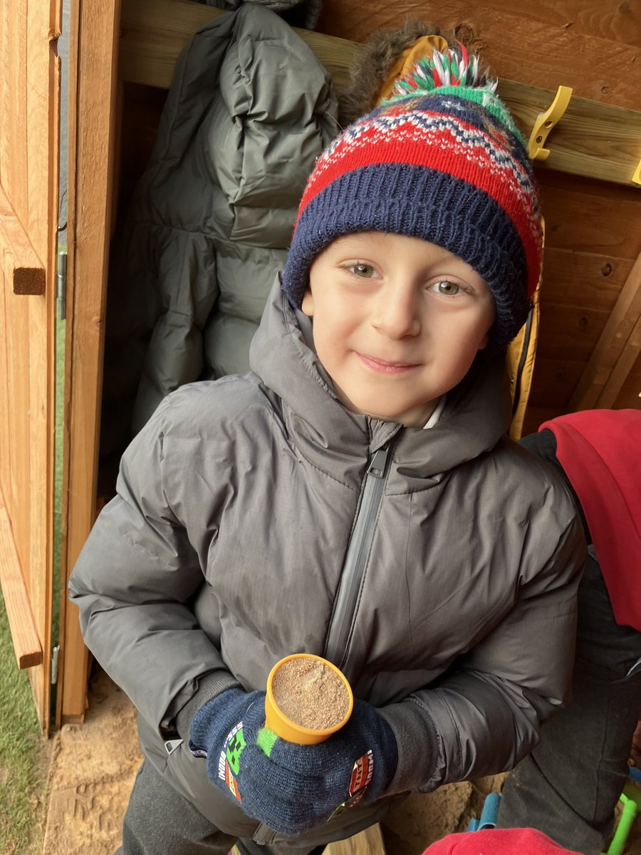 AyresomePrimary's tweet photo. It’s never too cold for an ice cream or milk shake from our sand shed or ‘Messy Cafe’ 🍦 🥛 🥶 @AdAstraTrust @OPAL_CIC @OPALNorthEast #imagination #creativeplay #playoutdoors https://t.co/Lb0m0uvP3F